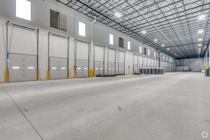 More Photos Of 1021 Everman Pky, Fort Worth Distribution For Lease