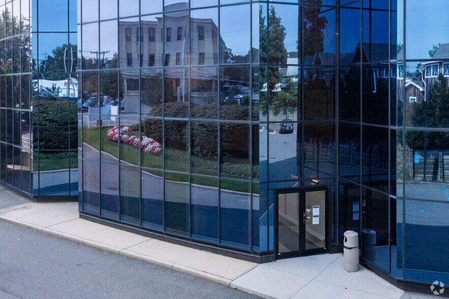 More Photos Of 1121 Walt Whitman Rd, Melville Office For Lease