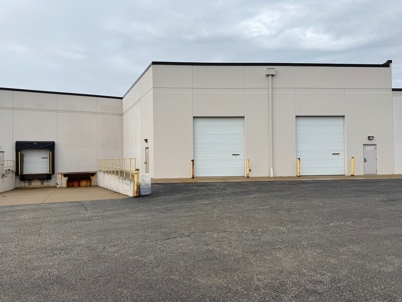 More Photos Of 1601-1627 Rock Creek Blvd, Joliet Distribution For Sale