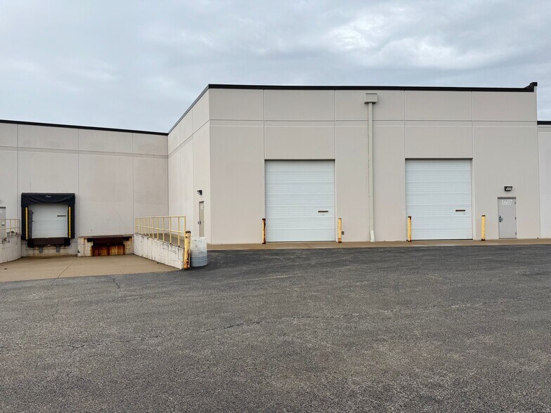 More Photos Of 1605 Rock Creek Blvd, Joliet Distribution For Lease