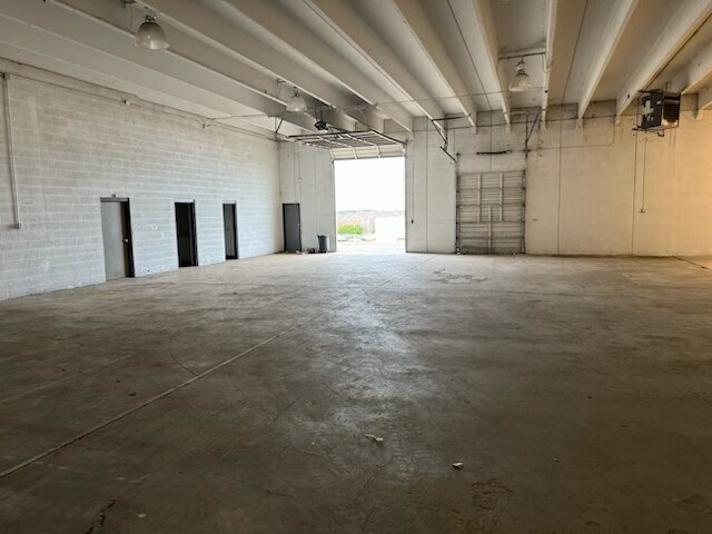 More Photos Of 1103 E Maguire Rd, Noble Light Manufacturing For Sale