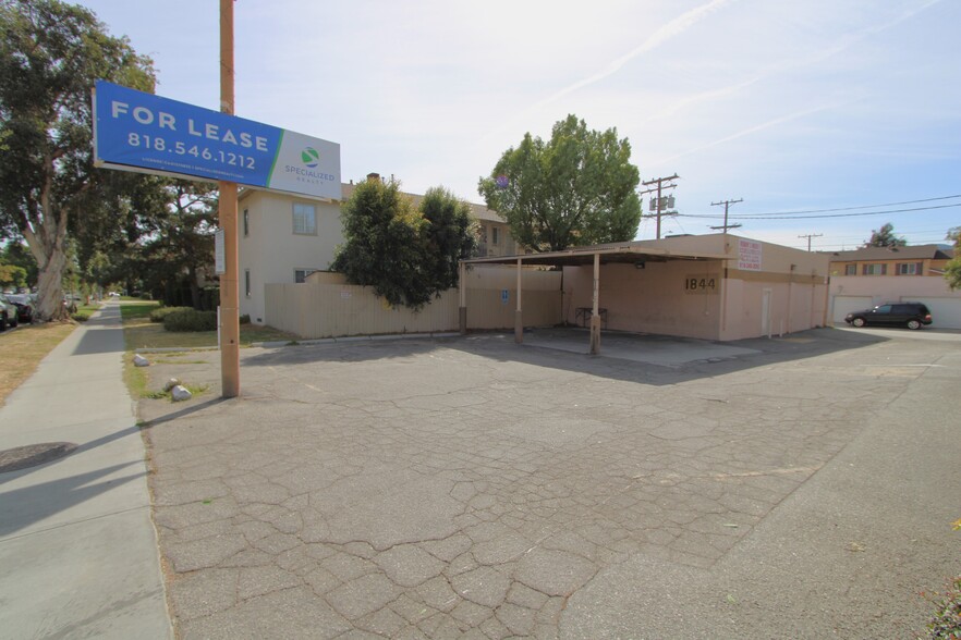 Primary Photo Of 1844 W Glenoaks Blvd, Glendale Freestanding For Lease