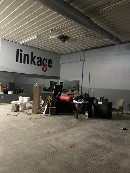 More Photos Of 320 Packerland Dr, Green Bay Manufacturing For Lease