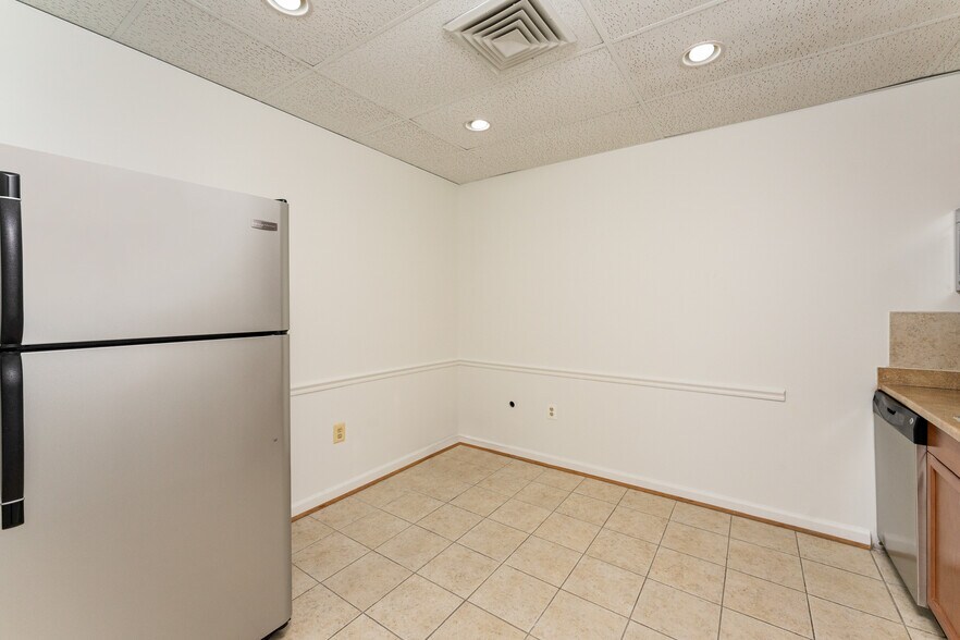 More Photos Of 10875 Main St, Fairfax Medical For Lease