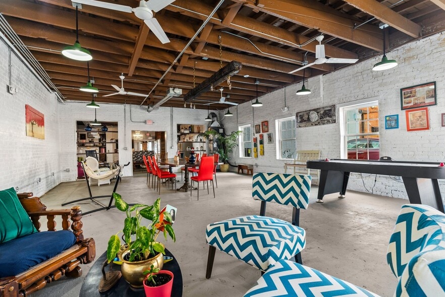 More Photos Of 123 S Railroad Ave, Dunn General Retail For Sale