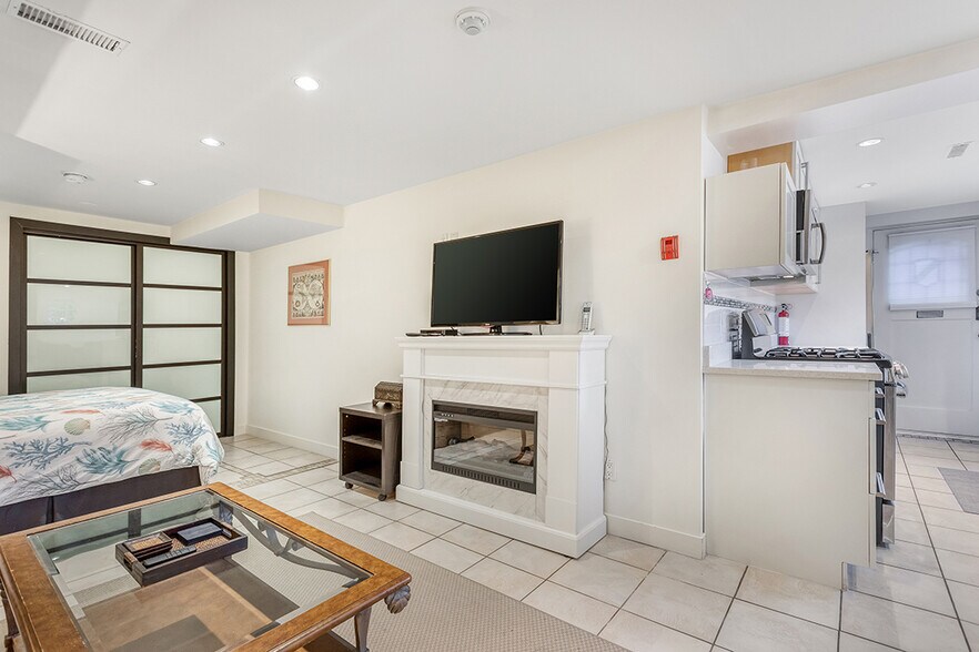 More Photos Of 2814 3rd Av W, Vancouver Hospitality For Sale