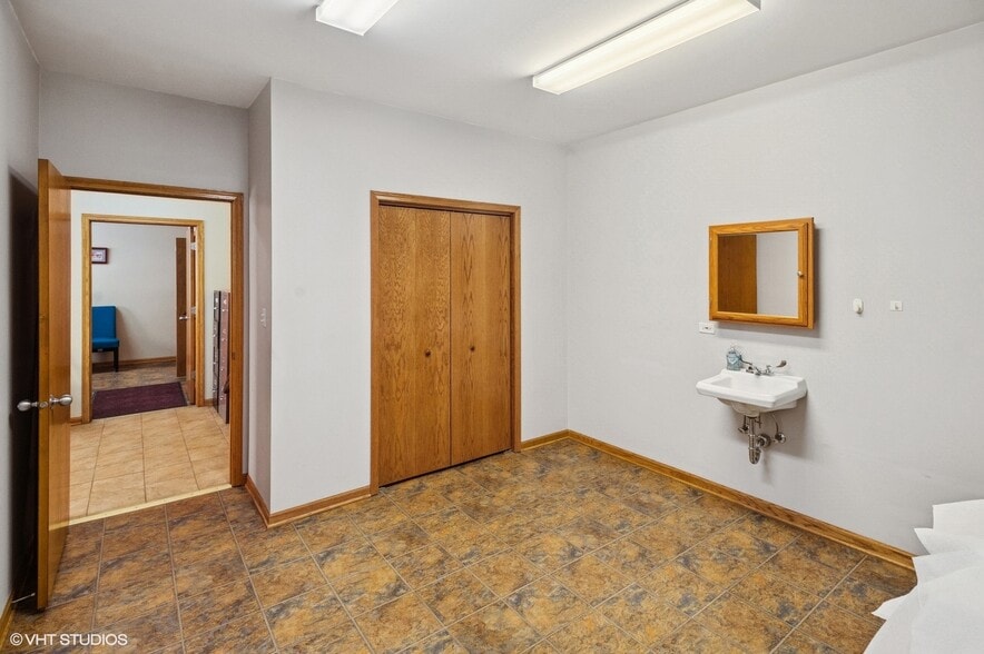 More Photos Of 1471 W Irving Park Rd, Chicago Apartments For Sale