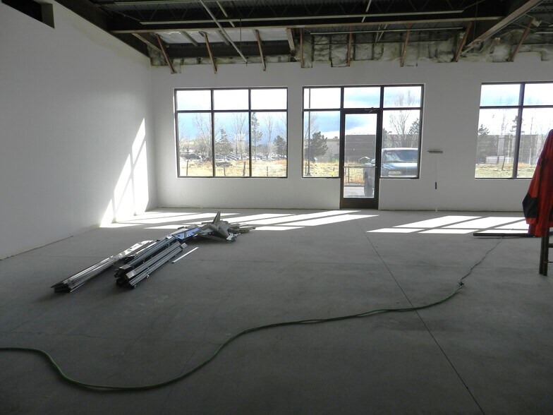 More Photos Of 1404 Hawk Pky, Montrose Medical For Lease