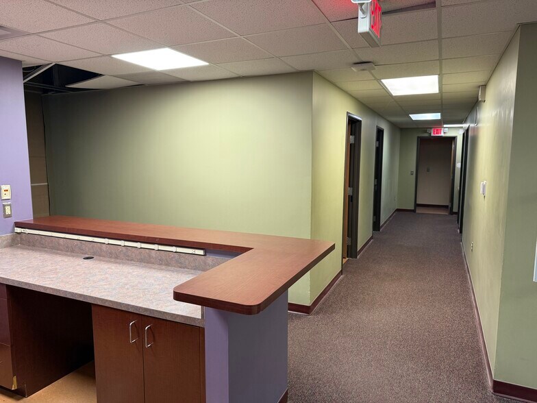 More Photos Of 5790-5832 Highland Rd, Waterford Storefront Retail Office For Lease