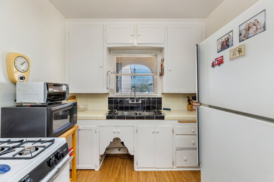 More Photos Of 1117 Mira Mar Ave, Long Beach Apartments For Sale