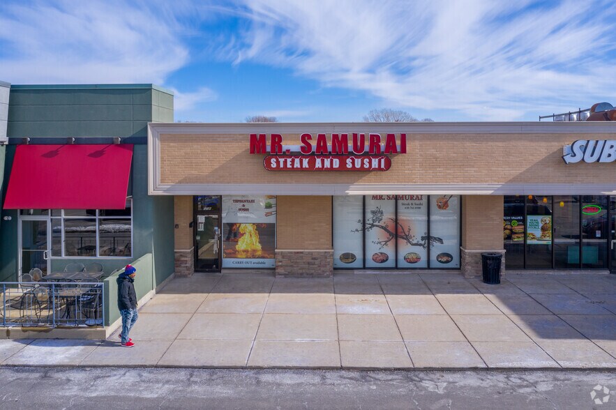 More Photos Of 546-584 S Randall Rd, Saint Charles Unknown For Lease