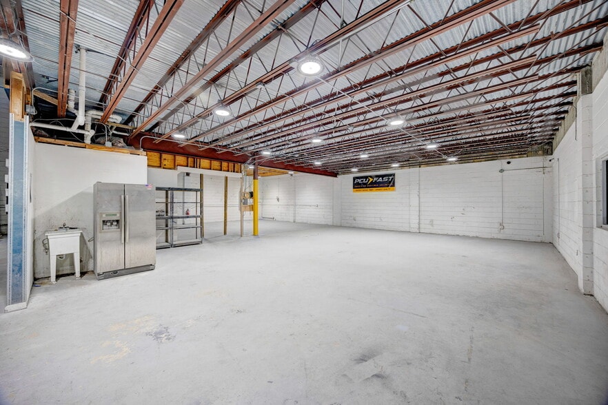 More Photos Of 1001 E Skagway Ave, Tampa Warehouse For Lease