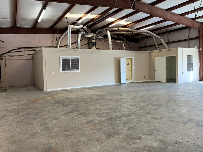 More Photos Of 6030-6040 Brittmoore Rd, Houston Warehouse For Lease