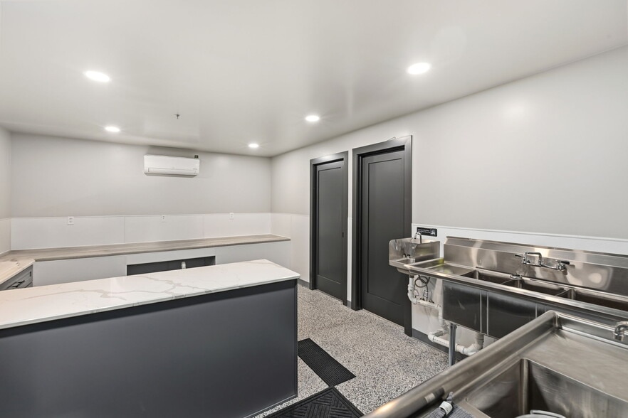 More Photos Of 360 Rancho Dr, Windsor Self Storage For Sale