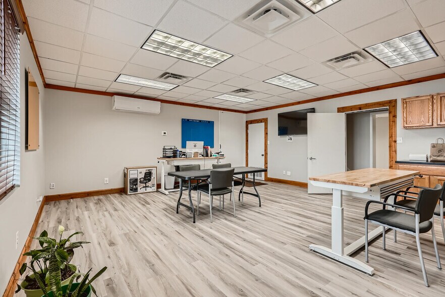 More Photos Of 11204 Bluff Bend Dr, Austin Light Manufacturing For Sale