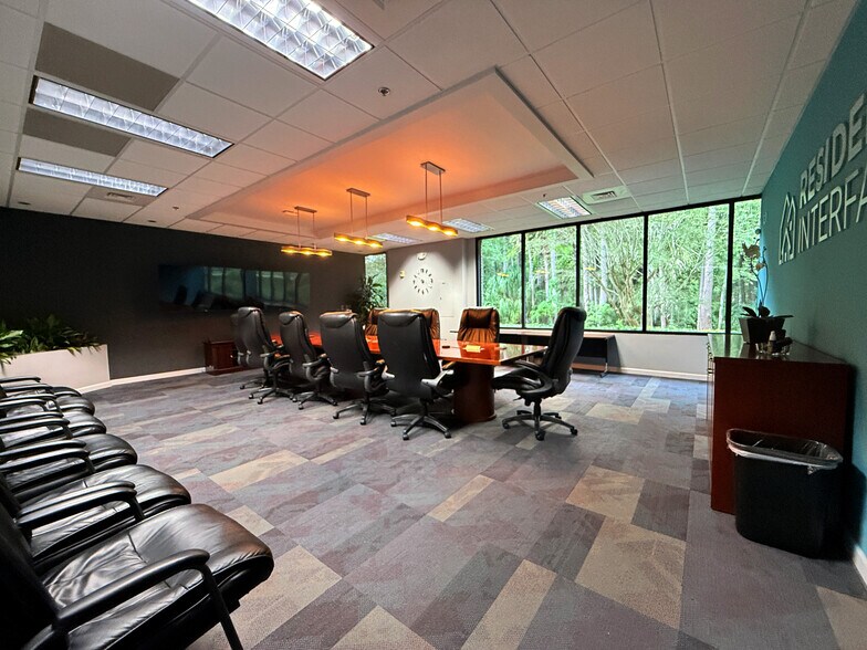 More Photos Of 4620 Woodland Corporate Blvd, Tampa Office For Sale