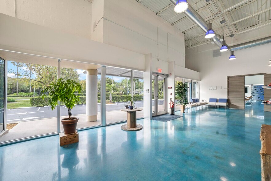 More Photos Of 320 International Pky, Sunrise Warehouse For Sale