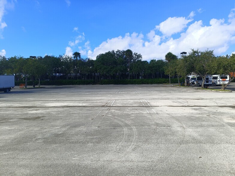 More Photos Of 1205 NE 163rd St, North Miami Beach Land For Lease