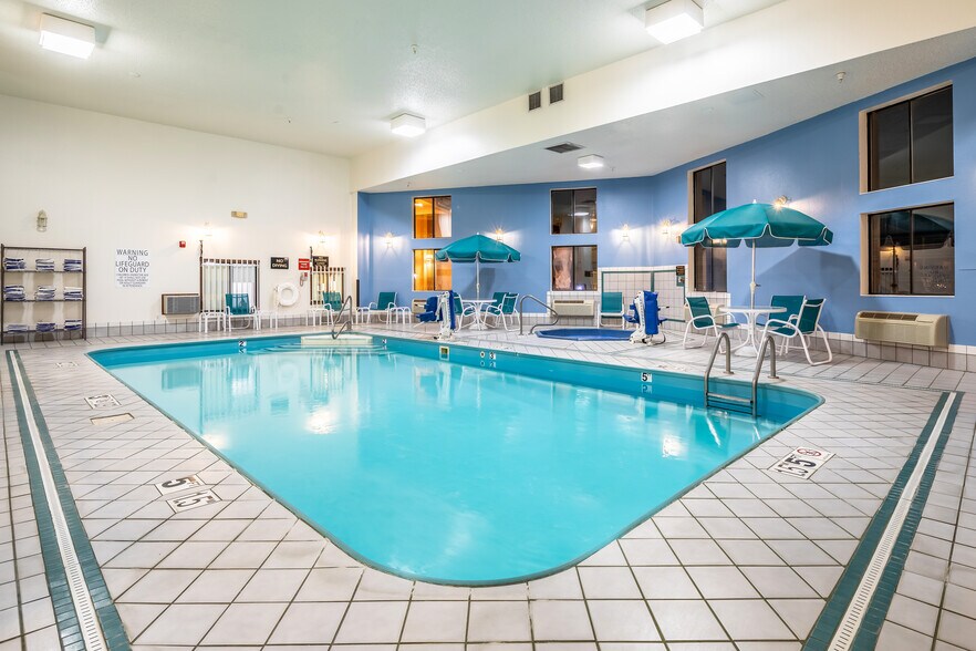 More Photos Of 231 Winter St, Keystone Hotel For Sale