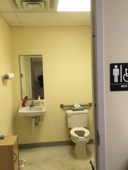 More Photos Of 508 Holly Hill Ln, Burlington Office Residential For Lease