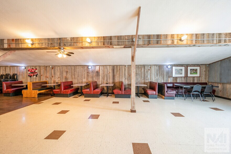 More Photos Of 115 E Main St, Coggon General Retail For Sale