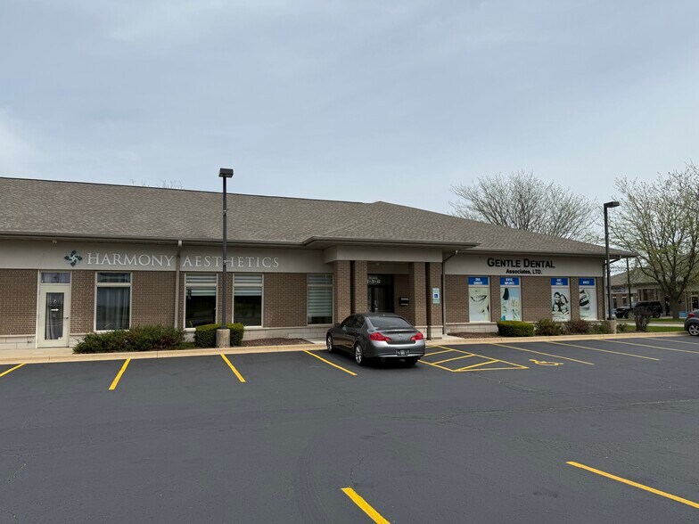 More Photos Of 608 E Veterans Pky, Yorkville Medical For Lease