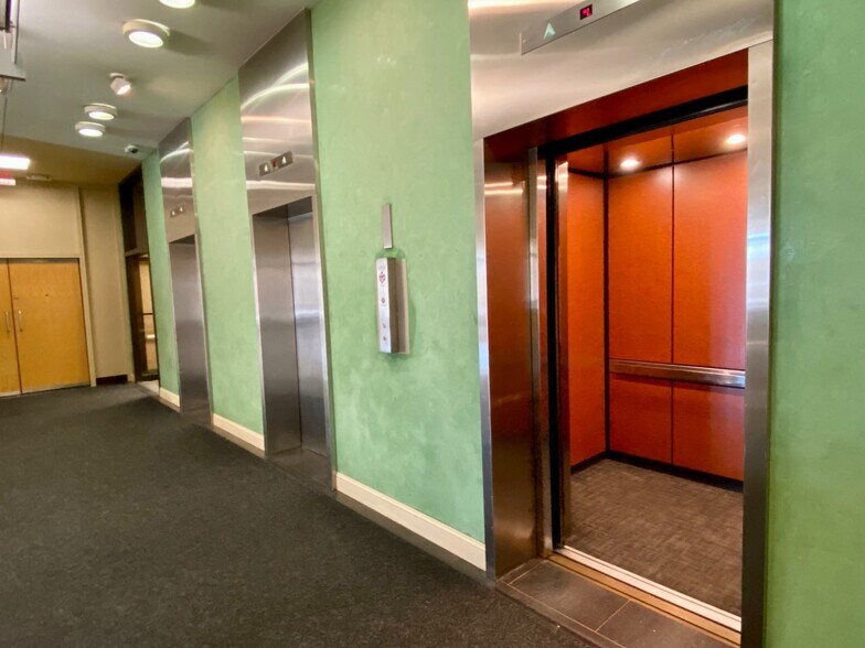 More Photos Of 170 Old Country Rd, Mineola Office For Lease