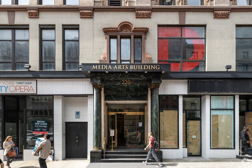 More Photos Of 220 E 23rd St, New York Office For Lease
