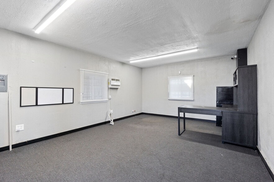 More Photos Of 344-390 N Abby St, Fresno Auto Dealership For Lease