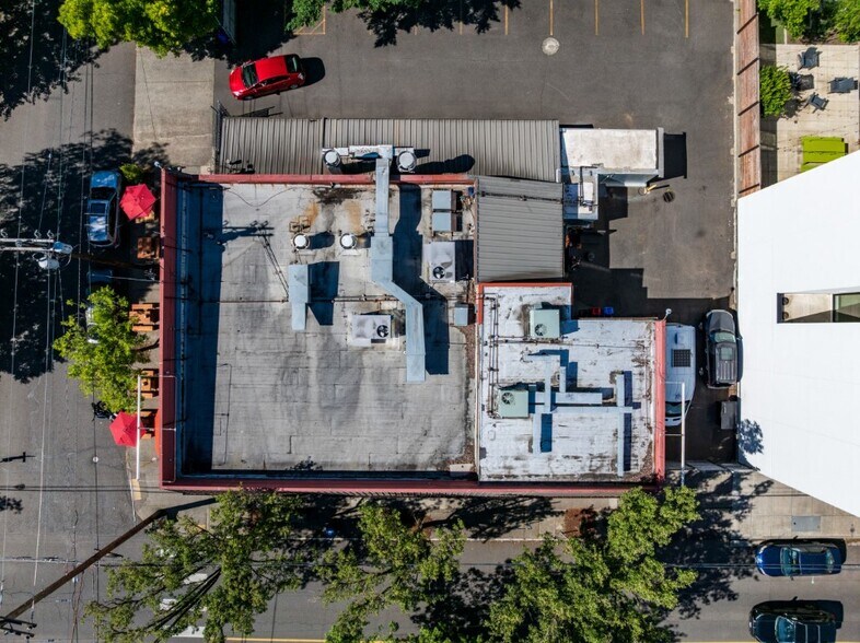 More Photos Of 4905 SE Woodstock Blvd, Portland Freestanding For Sale