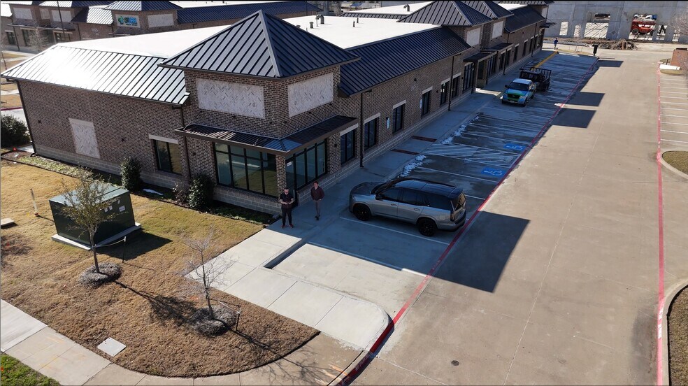 More Photos Of 10555 N County Rd, Frisco Showroom For Lease