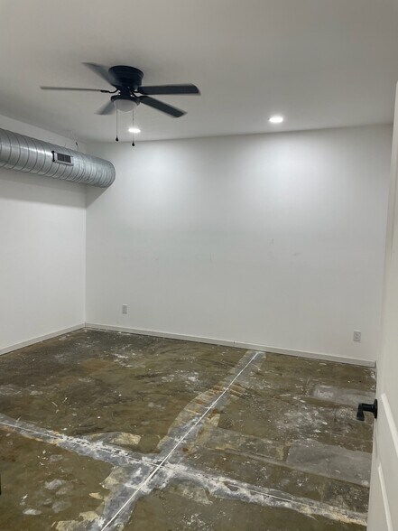 More Photos Of 330 E Oak St, Louisville Office For Sale