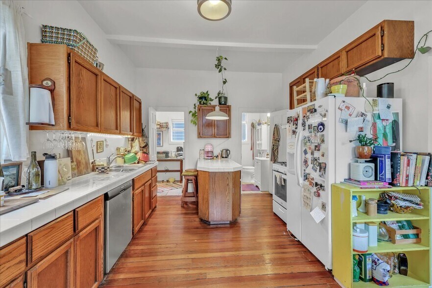 More Photos Of 172 16th Ave, Seattle Multifamily For Sale