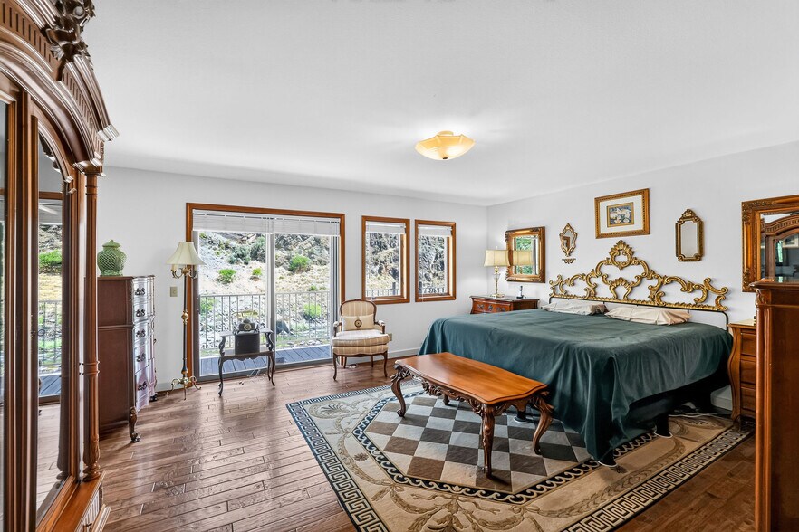 More Photos Of 420-422 Main Street St, Riggins Specialty For Sale