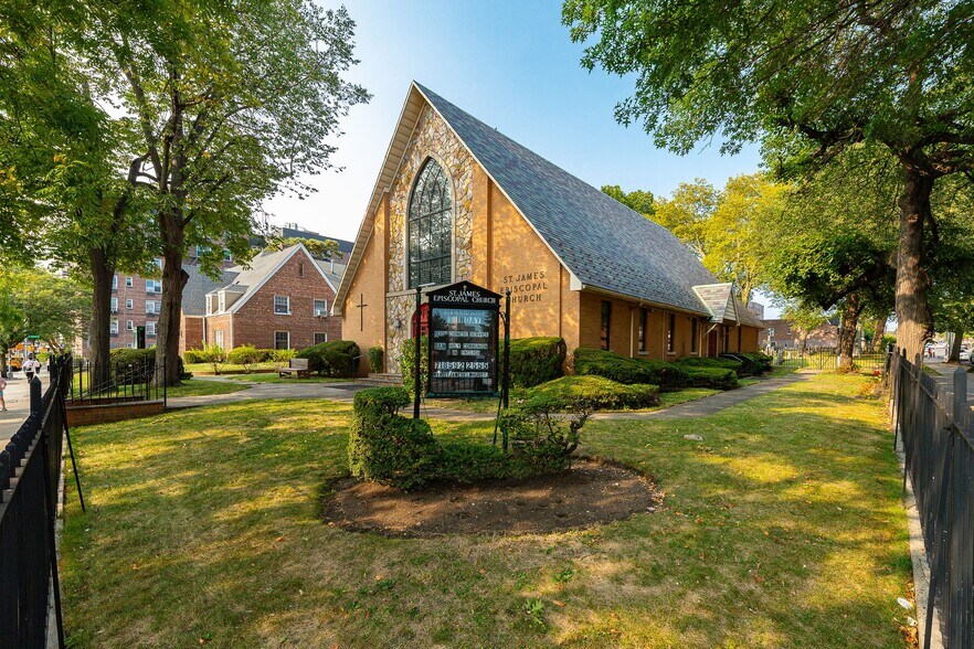 More Photos Of 8407 Broadway, Elmhurst Land For Sale