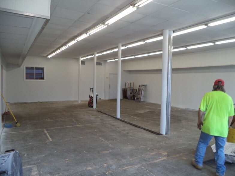 More Photos Of 15-17 Railroad Sq, Nashua Storefront Retail Residential For Lease