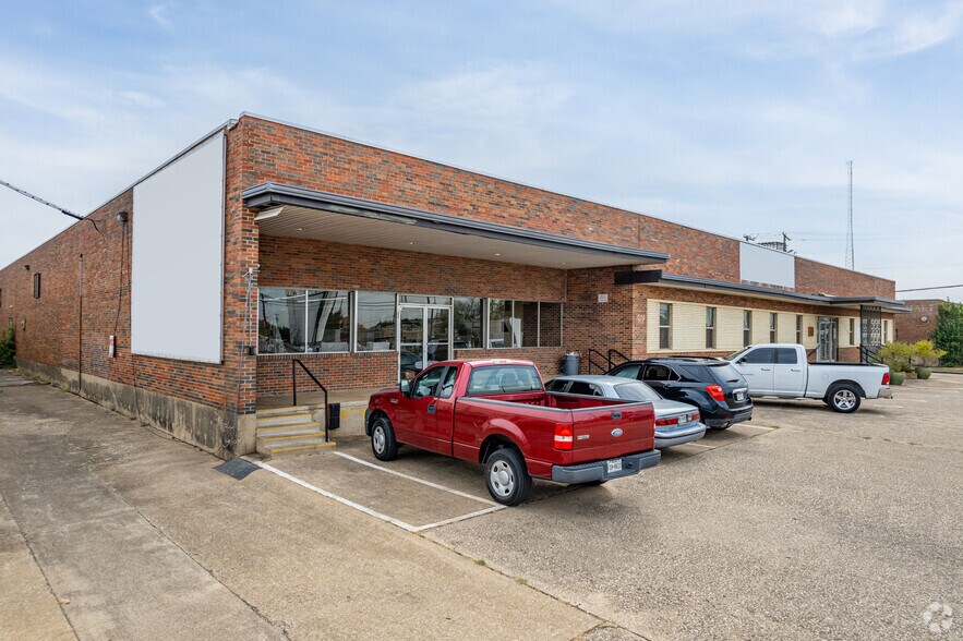 More Photos Of 1912 S Good Latimer Expy, Dallas Warehouse For Sale
