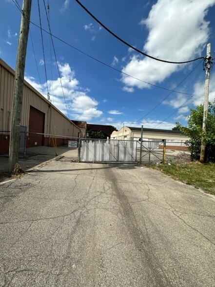 Primary Photo Of 908 S Mound St, Muncie Flex For Lease