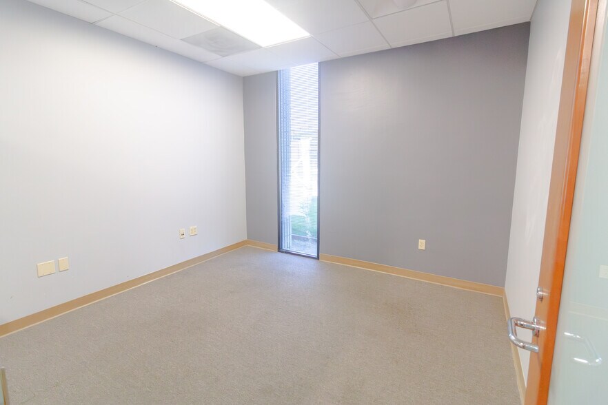 More Photos Of 800 N 1st St, San Jose Office For Lease