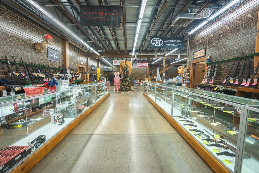 More Photos Of 118 First Ave, Hampton General Retail For Sale