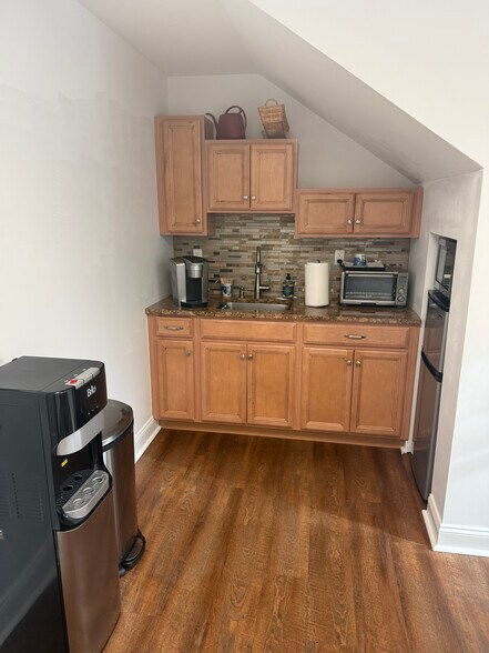 More Photos Of 408 Main St, Chester Medical For Lease