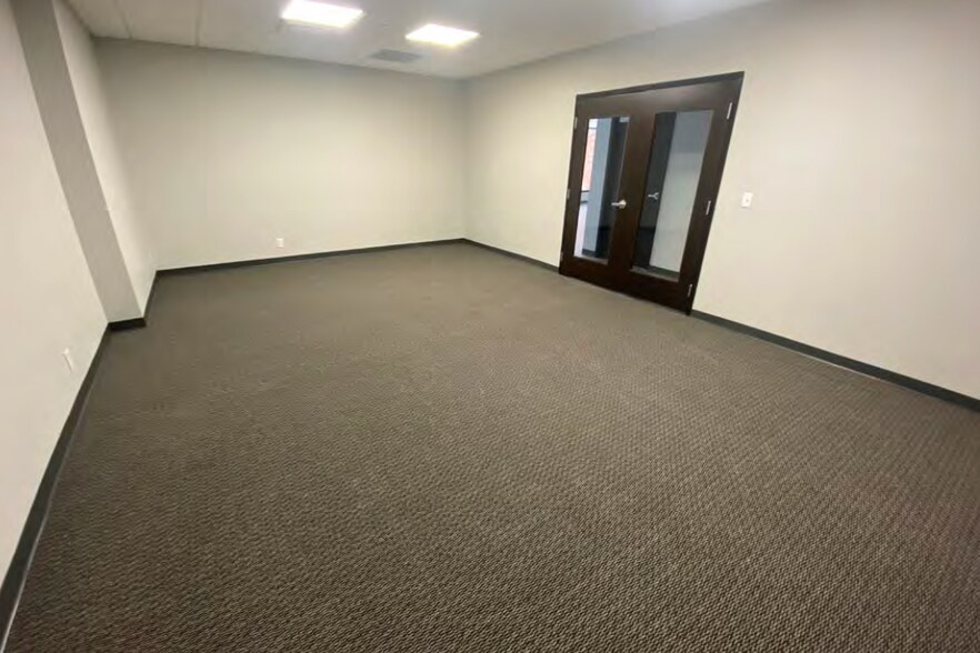 More Photos Of 5 Spiral Dr, Florence Light Manufacturing For Lease