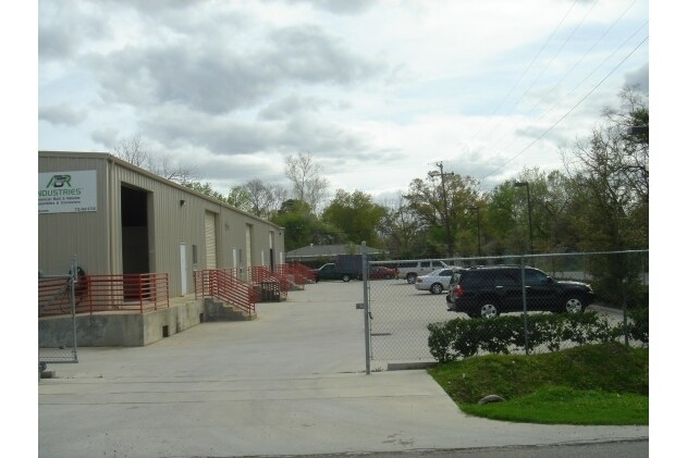 More Photos Of 8561 Rayson Rd, Houston Warehouse For Lease