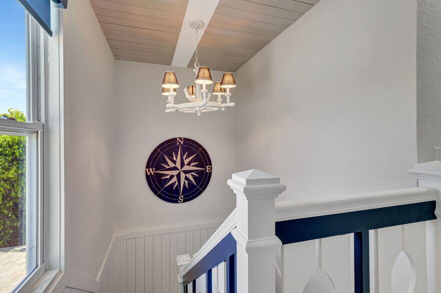 More Photos Of 193 Cocohatchee St, Naples Specialty For Sale