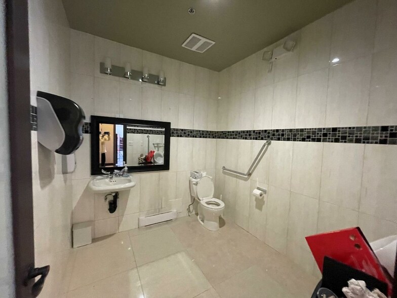 More Photos Of 6751 Graybar Rd, Richmond Warehouse For Sale