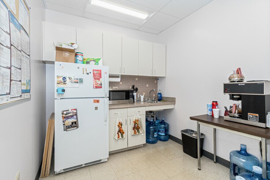 More Photos Of 355 Smoke Tree Plaza Dr, North Aurora Office For Lease