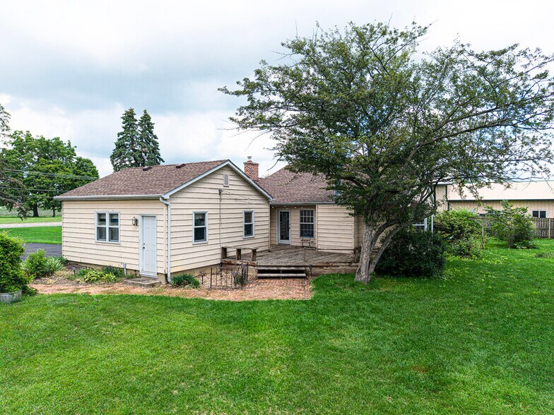 More Photos Of 1126 E State St, Sycamore Storefront Retail Residential For Sale