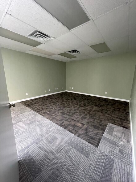 More Photos Of 2981 Simpson Rd, Richmond Showroom For Sale