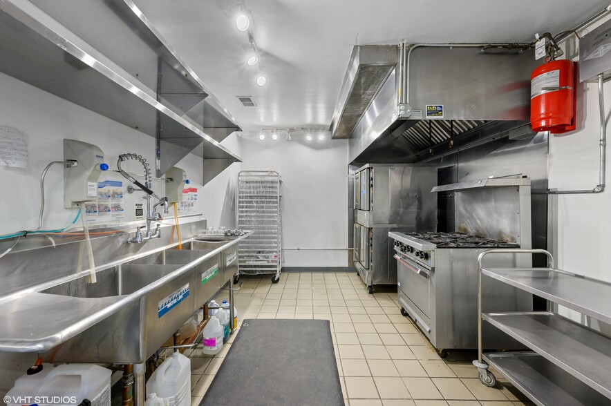 Primary Photo Of 2342 N Clark Ave, Chicago Restaurant For Lease