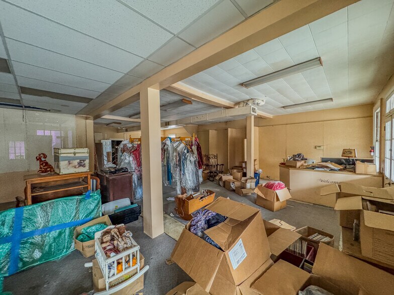 More Photos Of 37 N Greenwich St, Alloway Freestanding For Sale